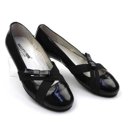 Pantofi din piele naturala lacuita VV 559